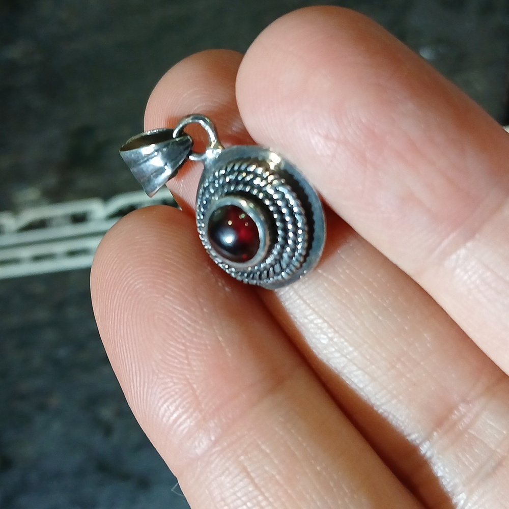 💎 Sterling Silver Garnet Pendant Delicate Red Gemstone 1 Inch Charm Whimsigoth - Picture 4 of 4